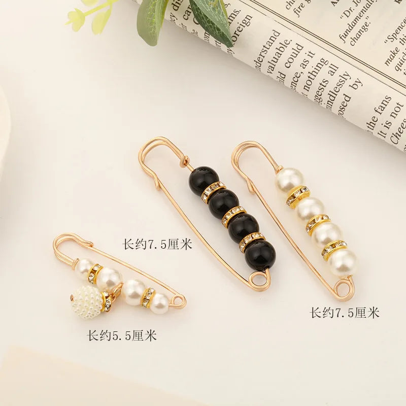 Women New Skirt Waist Artifact Waist Pin Cute Imitation Pearl Rhinestone Brooch Anti-lighting Pin Jewelry H1379