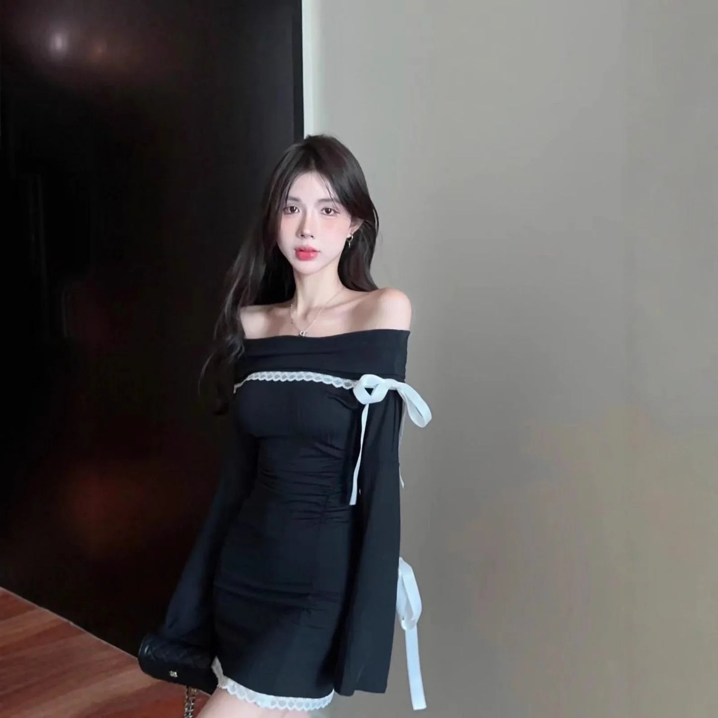 Elegant French Style Lace Splice One Shoulder Long Sleeve Black Dress Women's Sexy Flared Sleeve Bodycon Short Skirt Dress