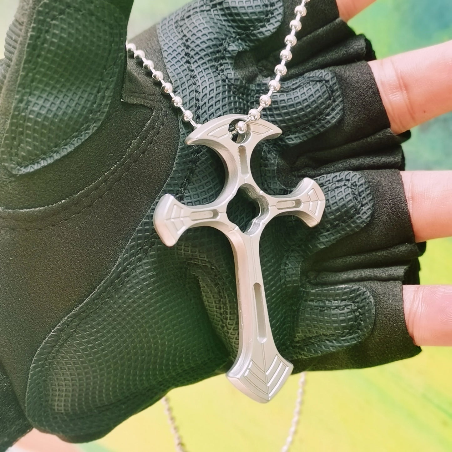 男性用クロスネックレス 護身用キーチェーンアクセサリー ビーズチェーンペンダント付き EDC マルチツール ファッションジュエリー クールなガジェット