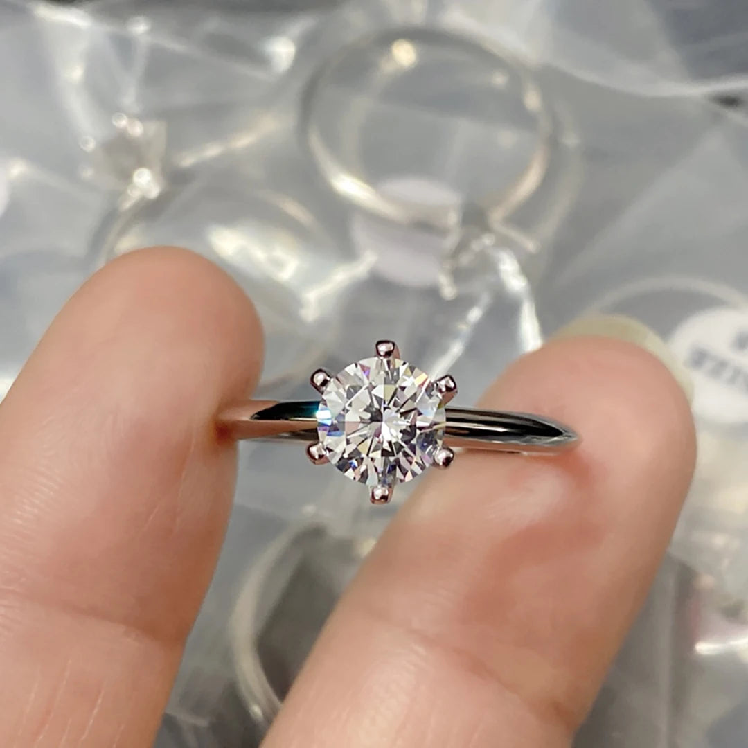 Classic S 925 sterling silver high-quality moissanite diamond women's engagement and wedding ring. Comes with GRA certificate