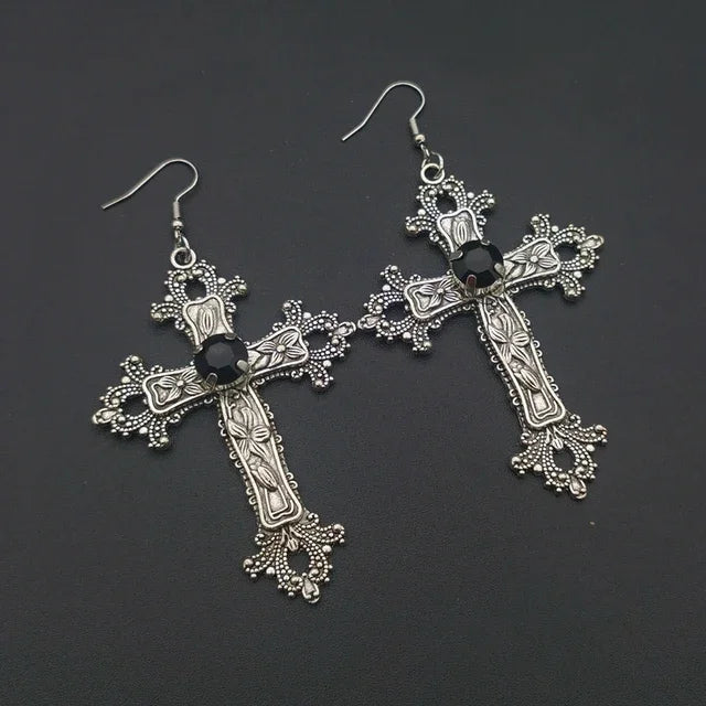 大きなディテールの赤い十字ドリルペンダントジュエルイヤリングシルバーカラートーンゴシックパンクジュエリーファッションチャームステートメント女性ギフト
