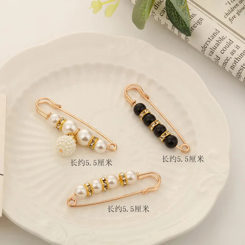 Women New Skirt Waist Artifact Waist Pin Cute Imitation Pearl Rhinestone Brooch Anti-lighting Pin Jewelry H1379