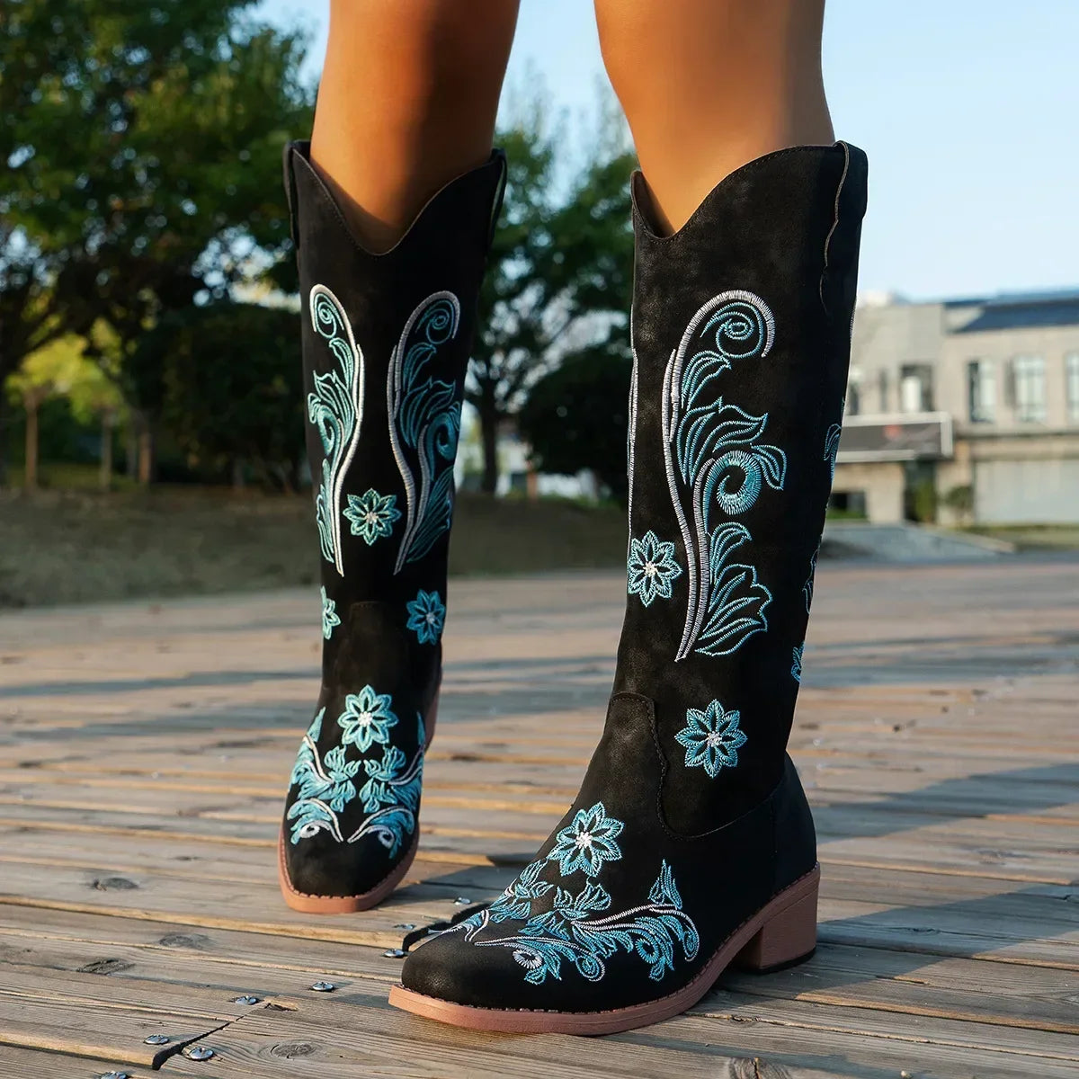 Women's Boots New Embroidered Long Tube Boots Low Heel Calf Waterproof Cold Resistant Comfort Fashion Knight Boots
