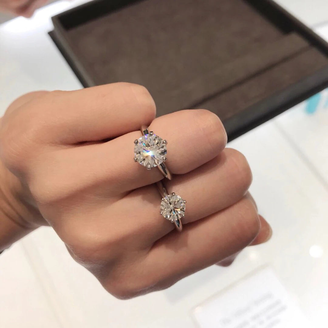 Classic S 925 sterling silver high-quality moissanite diamond women's engagement and wedding ring. Comes with GRA certificate