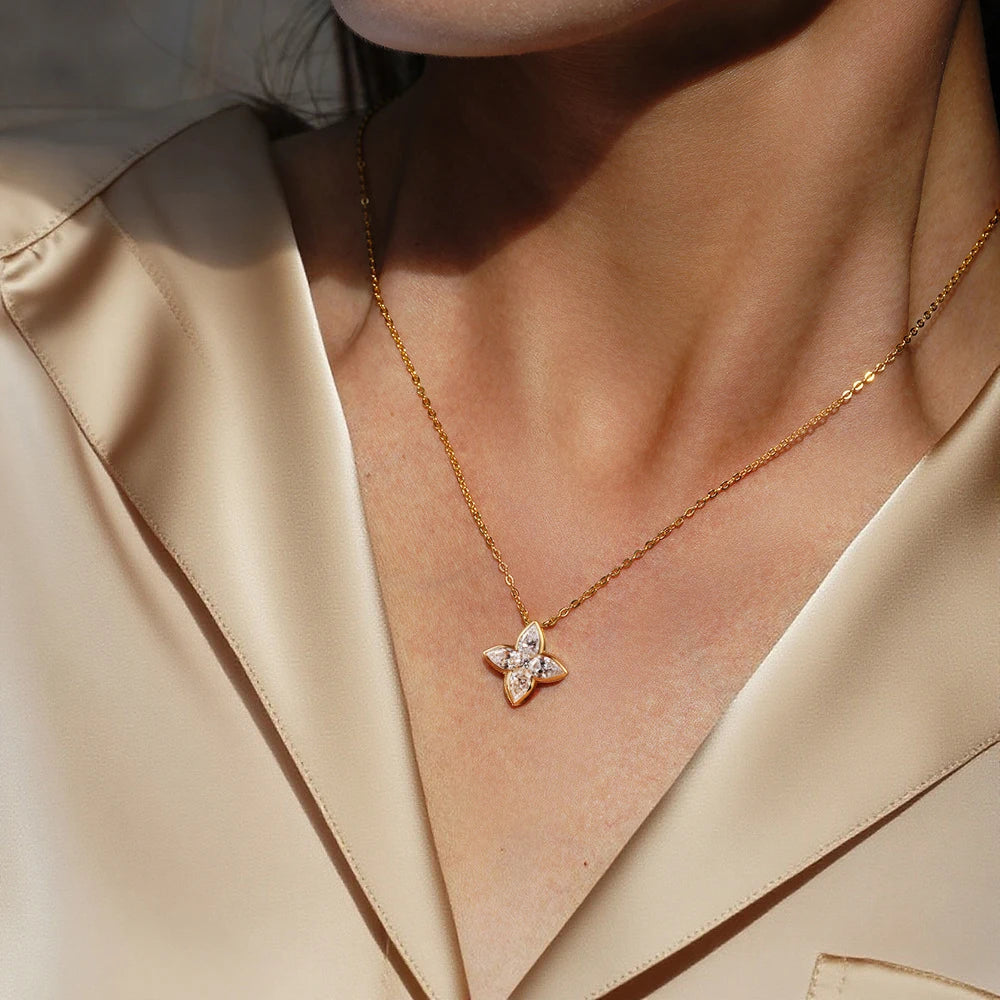 Bezel Set Full Moissanite Flower Pendant Necklace for Women Sparkling Pear Cut Diamond Pendant S925 Silver Wedding Party Jewelry