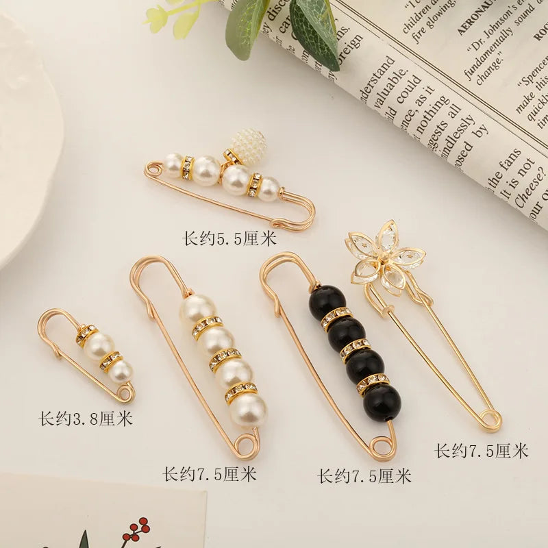 Women New Skirt Waist Artifact Waist Pin Cute Imitation Pearl Rhinestone Brooch Anti-lighting Pin Jewelry H1379