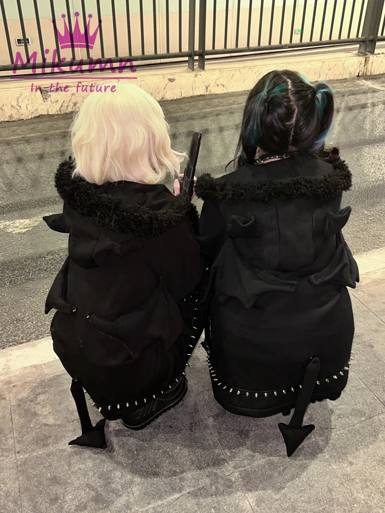 パンクゴシックブラックバットデビルウィングリベットプラッシュ厚手暖かいコート原宿ストリートウェア冬レディースジャケットフード付きジッパーアウターウェア