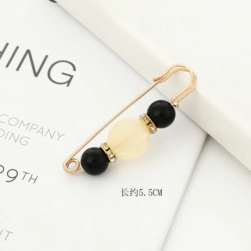 Women New Skirt Waist Artifact Waist Pin Cute Imitation Pearl Rhinestone Brooch Anti-lighting Pin Jewelry H1379