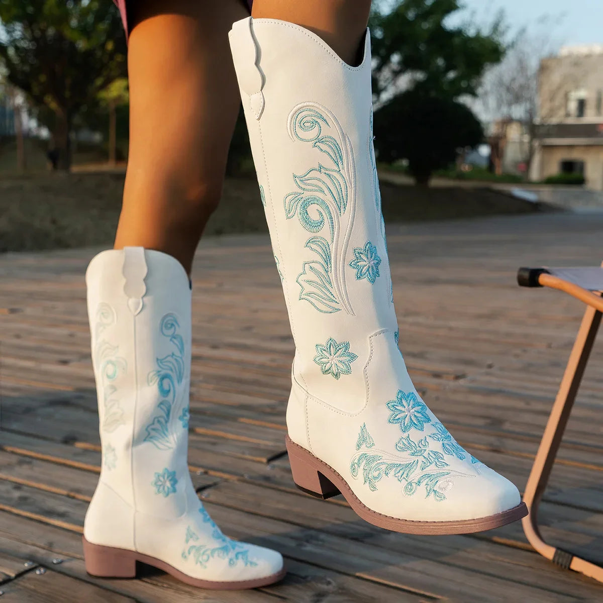 Women's Boots New Embroidered Long Tube Boots Low Heel Calf Waterproof Cold Resistant Comfort Fashion Knight Boots