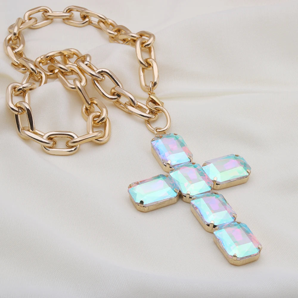 ファッショナブルで誇張された大きなガラスのクロスネックレスペンダント、豪華なクリスマスギフトジュエリー