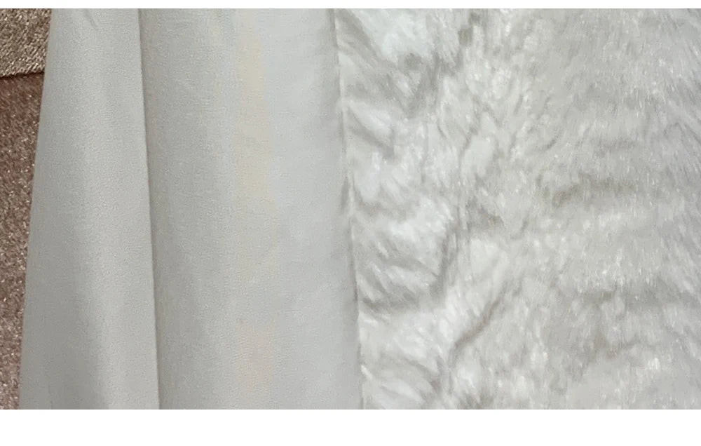 マウロイカルディ 秋冬 オーバーサイズ 暖かい ソフト ホワイト フェイクファーコート レディース フード付き 原宿系 ファッション ふわふわ ジャケット ストリートウェア 2025