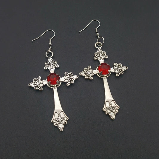 大きなディテールの赤い十字ドリルペンダントジュエルイヤリングシルバーカラートーンゴシックパンクジュエリーファッションチャームステートメント女性ギフト