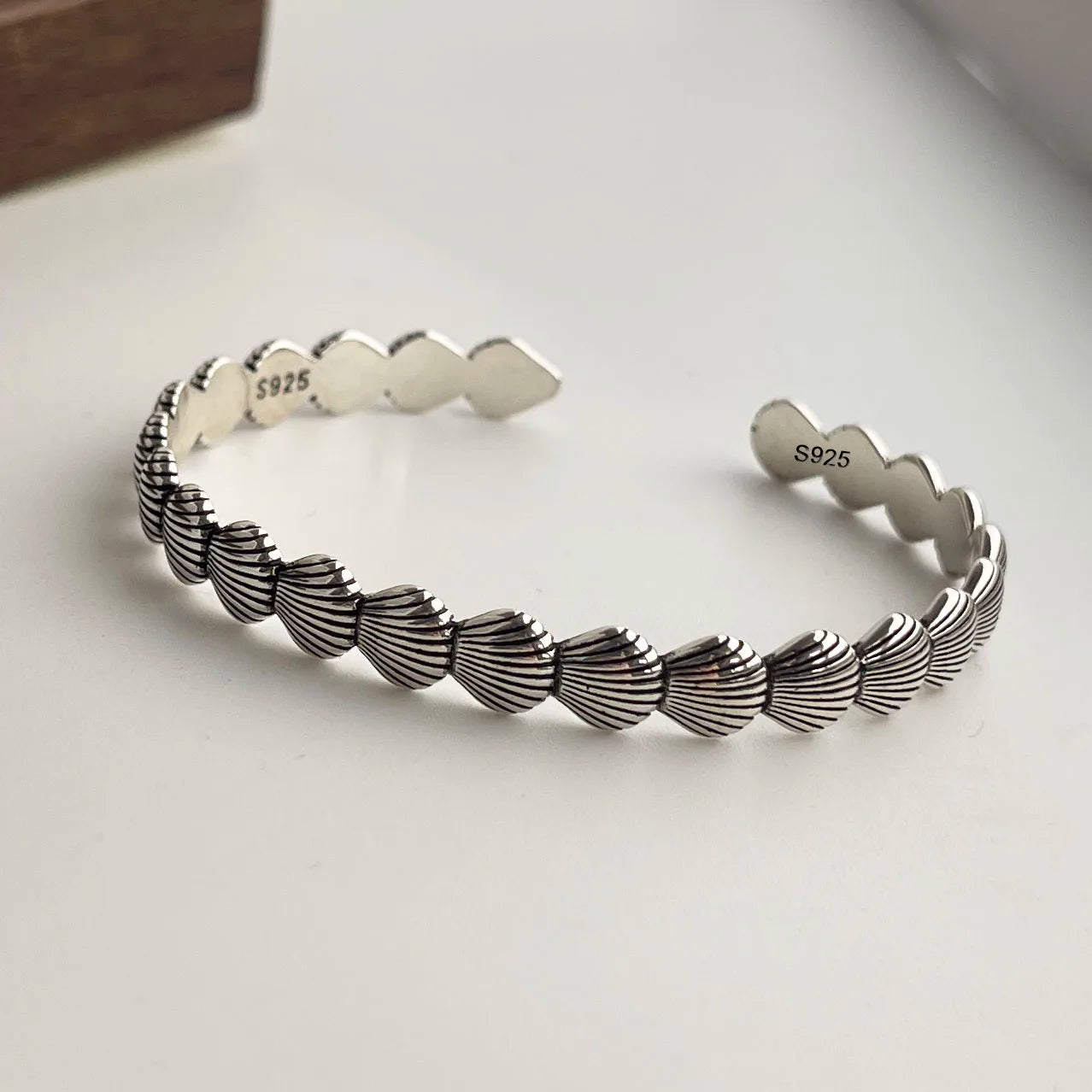 100%ソリッド925スターリングシルバーレトロブレスレット。女性、男性用。ヴィンテージハンドメイドフラワーパターンブレスレット。誕生日ギフト。