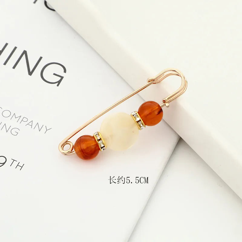 Women New Skirt Waist Artifact Waist Pin Cute Imitation Pearl Rhinestone Brooch Anti-lighting Pin Jewelry H1379