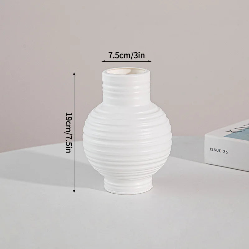 白い花瓶 プラスチック製フラワーボトル 花瓶 花瓶 装飾 ホームデスクアクセサリー 部屋の装飾 インテリアアクセサリー