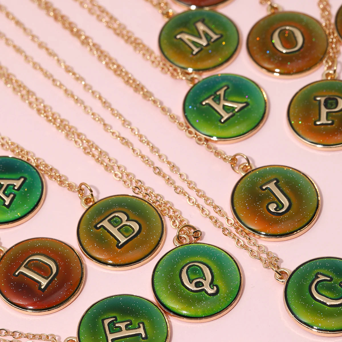 Fashionable Temperature-Sensitive Color-Changing 26 Letters Pendant Necklace Zinc Alloy Mood Regulation Chain Jewelry Accessory