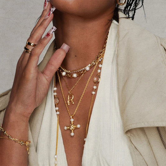 エレガントな雰囲気のパールジルコンクロスネックレス、金メッキと色彩保存を施したバロックスタイルのネックレス