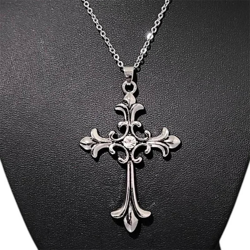 ヨーロッパとアメリカのファッションパーソナリティレトロゴシッククロスネックレス男性と女性ストリートヒップホップトレンドセッター多用途Pe