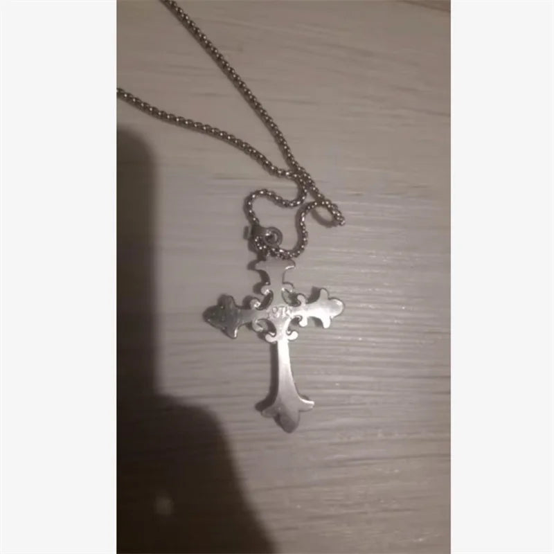 ヨーロッパとアメリカのファッションパーソナリティレトロゴシッククロスネックレス男性と女性ストリートヒップホップトレンドセッター多用途Pe