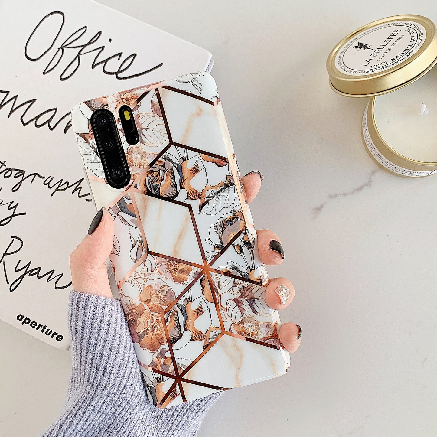 花柄のスマホケース