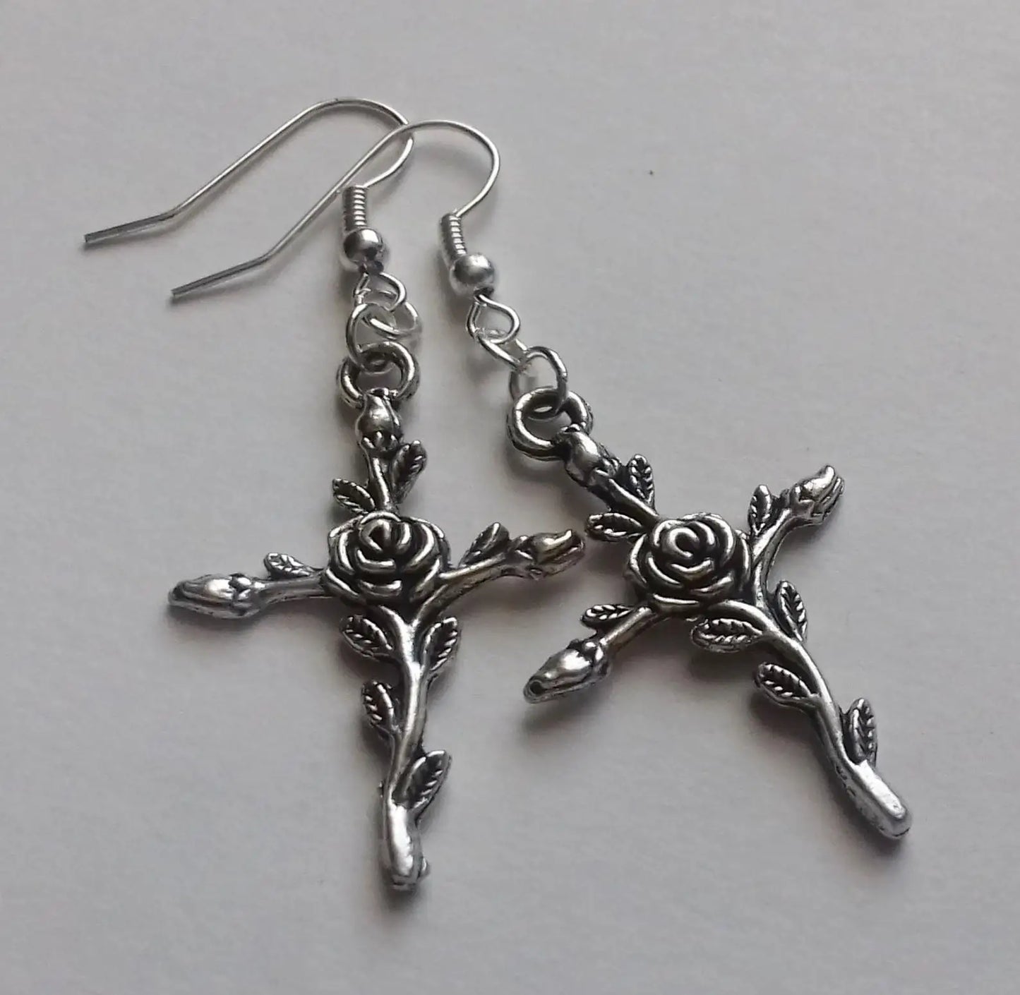 逆十字イヤリング、逆さイヤリング / 悪魔の十字架とゴシックイヤリング