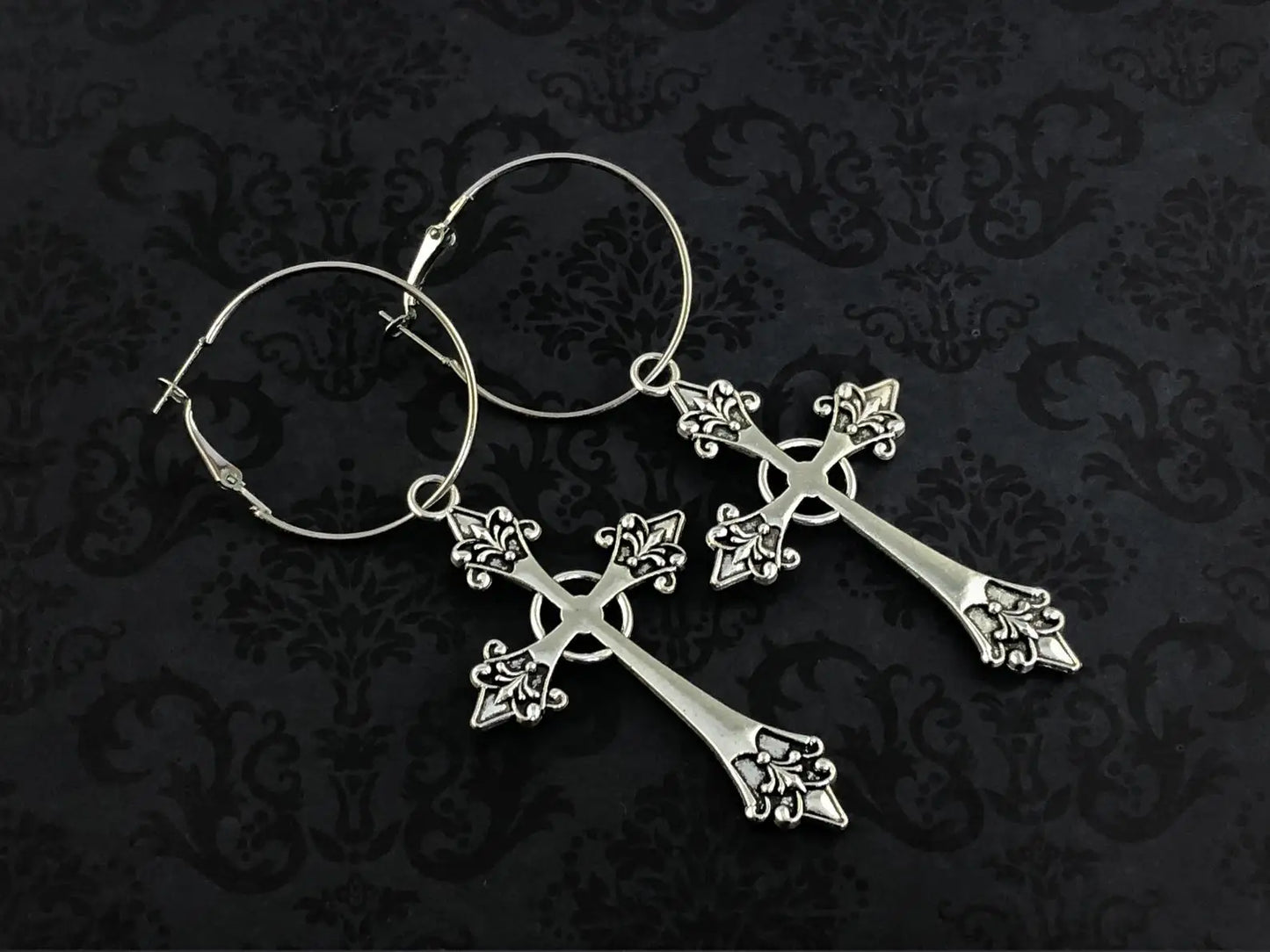 逆十字イヤリング、逆さイヤリング / 悪魔の十字架とゴシックイヤリング