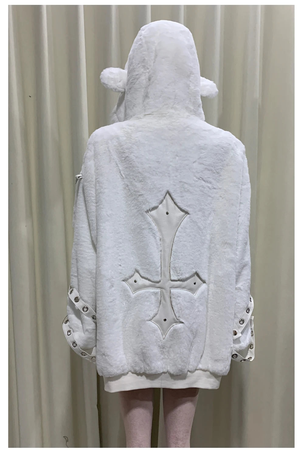 マウロイカルディ 秋冬 オーバーサイズ 暖かい ソフト ホワイト フェイクファーコート レディース フード付き 原宿系 ファッション ふわふわ ジャケット ストリートウェア 2025