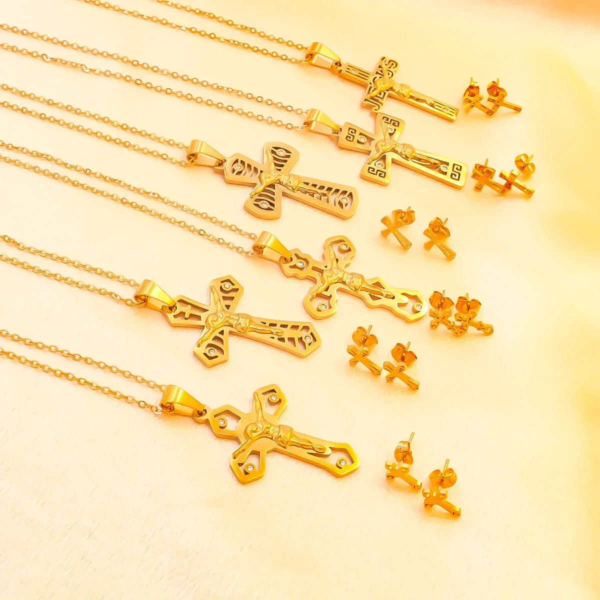 宗教的なイエス十字架ネックレス、メンズファッションゴールドカラークロスペンダント、チェーンネックレスジュエリーギフト付き