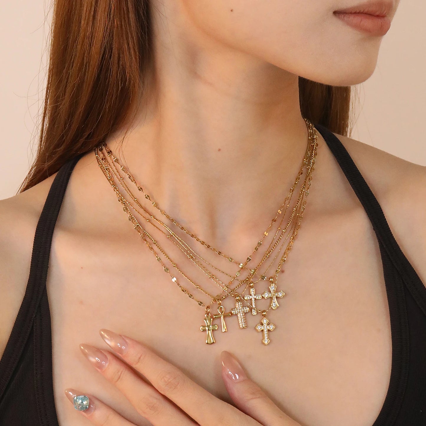 2025 新しいクラシック クロス ネックレス。男性と女性の両方にパーソナライズされたクリエイティブ デザイン。金メッキのステンレス スチール製。