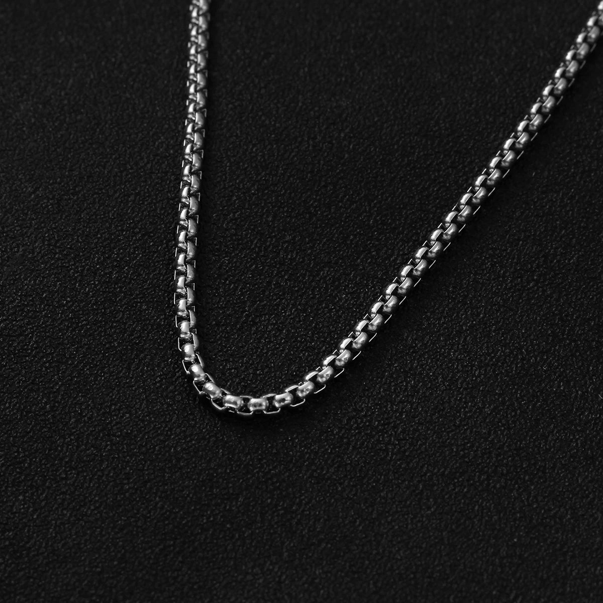 クロスペンダントネックレス メンズ ボーイズ ゴールドメッキ シルバーカラー シンプル ツイストチェーン ファッショナブルジュエリー ビーチパーティーギフト