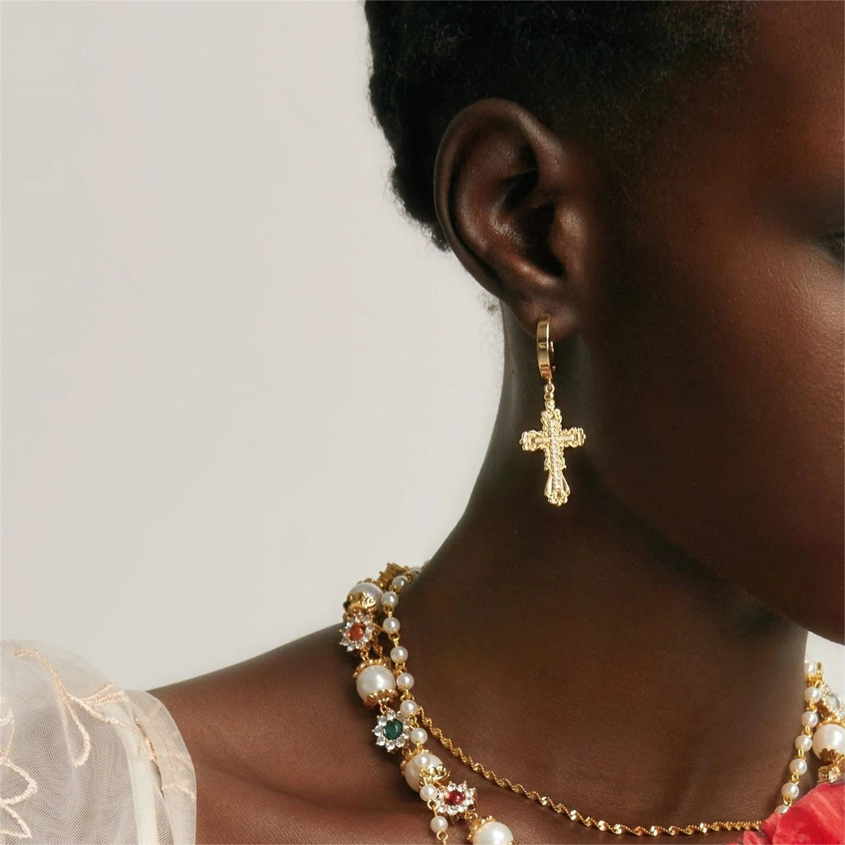 クロスネックレスセット、レディースシェルパール、パーソナライズされたミニマリストネックレス、パンクスタイルのクロス、金メッキの色保存