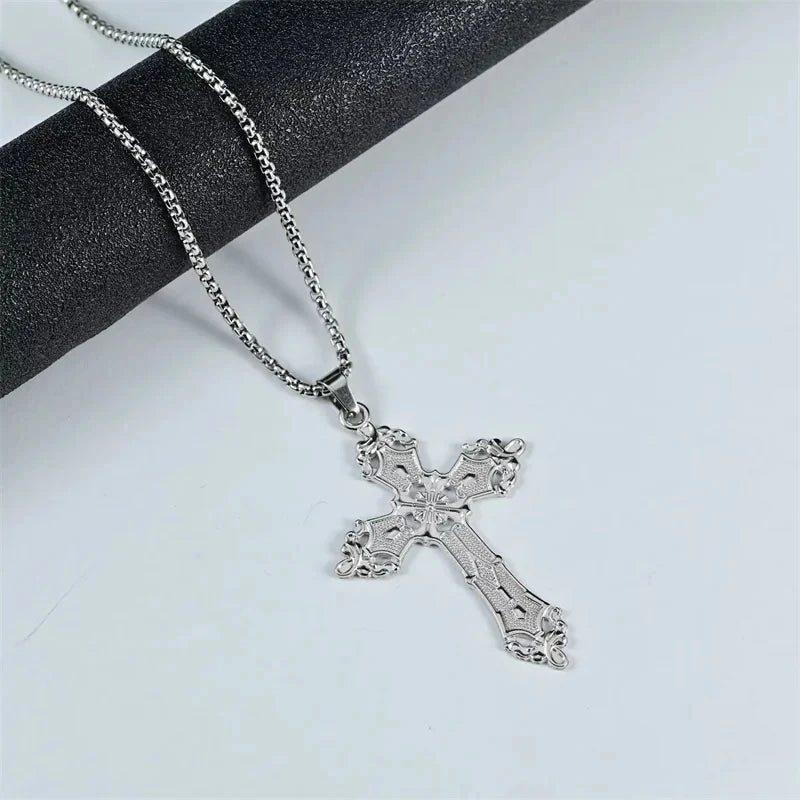 ヨーロッパとアメリカのファッションパーソナリティレトロゴシッククロスネックレス男性と女性ストリートヒップホップトレンドセッター多用途Pe