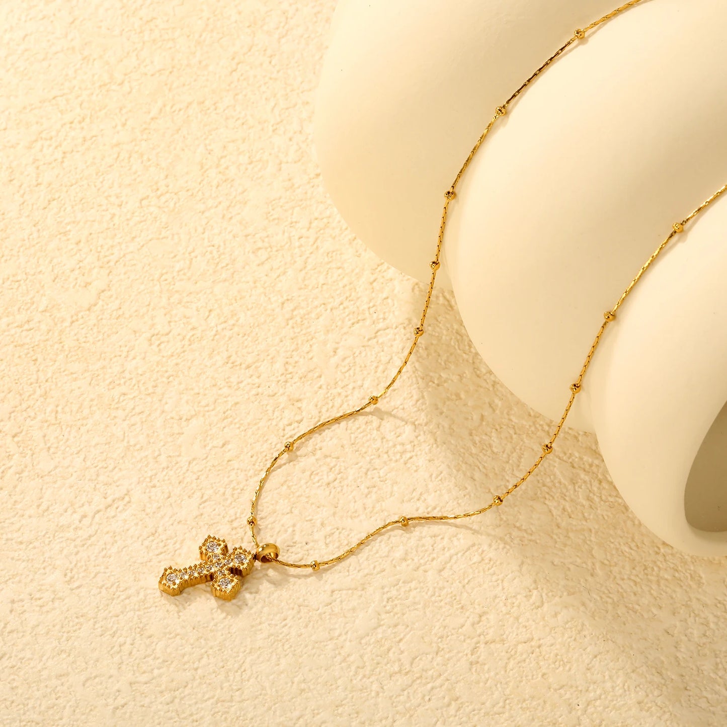 2025 新しいクラシック クロス ネックレス。男性と女性の両方にパーソナライズされたクリエイティブ デザイン。金メッキのステンレス スチール製。