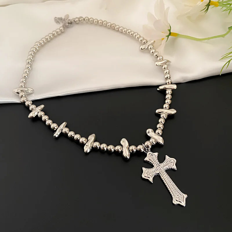 ヨーロッパとアメリカのエイリアンパールクロスネックレス、男女兼用、ヒップホップ、ニッチデザイン、鎖骨チェーン、多用途アクセサリー