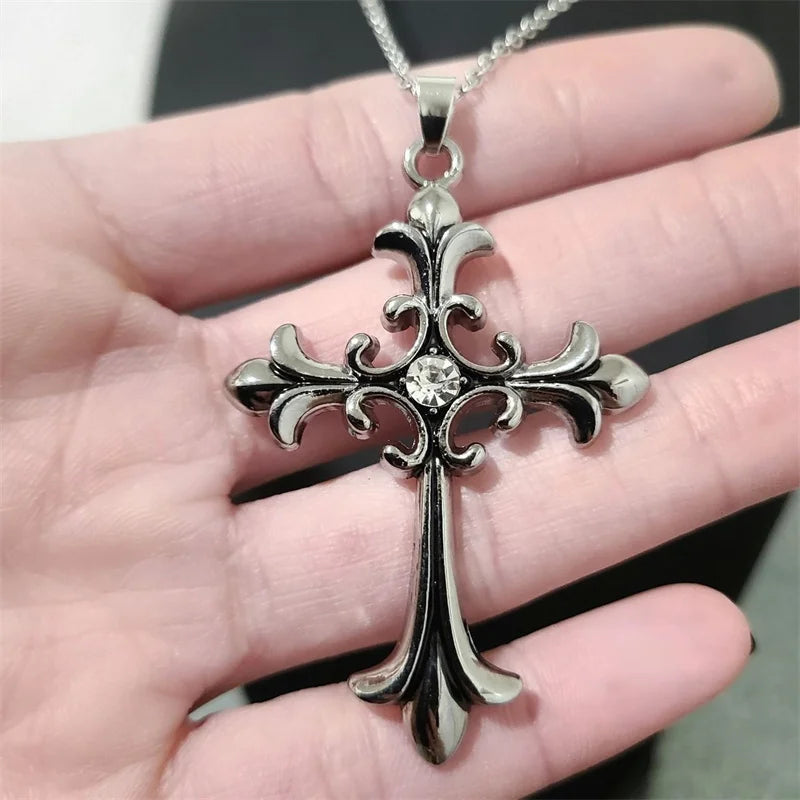 ヨーロッパとアメリカのファッションパーソナリティレトロゴシッククロスネックレス男性と女性ストリートヒップホップトレンドセッター多用途Pe