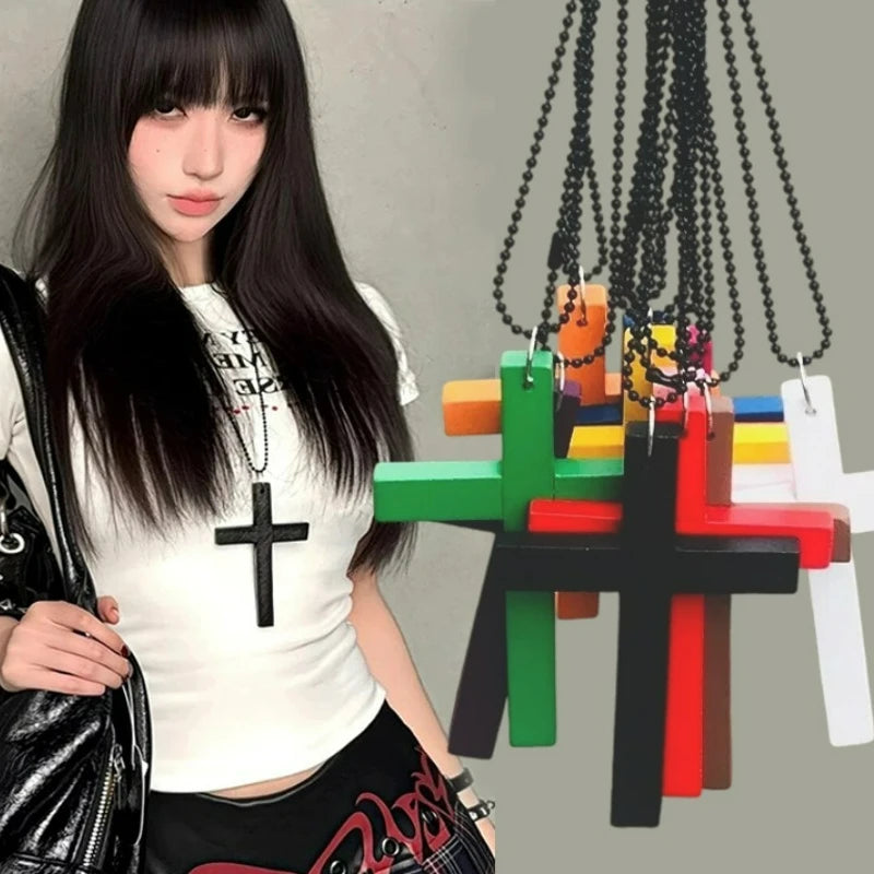 クールなパンクゴシックウッドクロスペンダントネックレス スパイシーガールズ 個性的 ヴィンテージ ヒップホップ メンズ レディース Y2K ネックレス パーティー ジュエリー ギフト