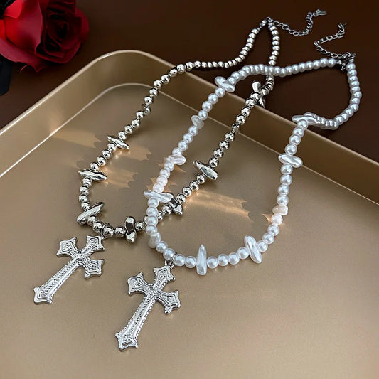 ヨーロッパとアメリカのエイリアンパールクロスネックレス、男女兼用、ヒップホップ、ニッチデザイン、鎖骨チェーン、多用途アクセサリー