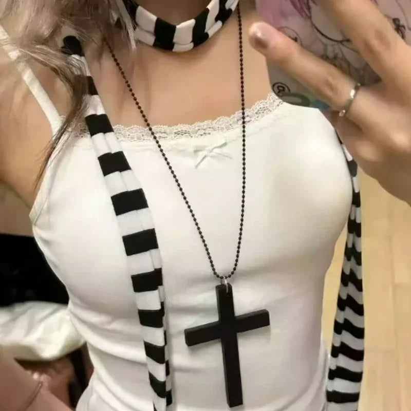 新作 ゴシック クール Y2K ウッドクロスペンダントネックレス ユニセックス ブラック ホワイト レッド ヒップホップ チャームチェーン チョーカーネックレス ファッションジュエリー