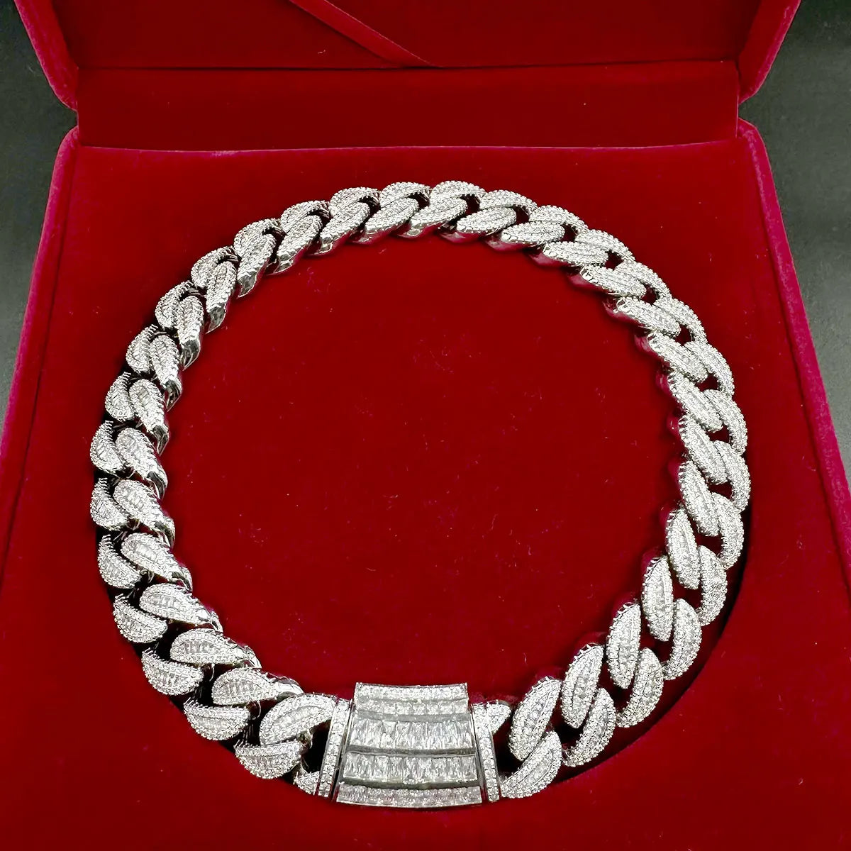 バゲットキューバンリンクチェーン メンズ アイスアウトプロングセッティングネックレス チョーカー 本物の金メッキ ヒップホップジュエリー