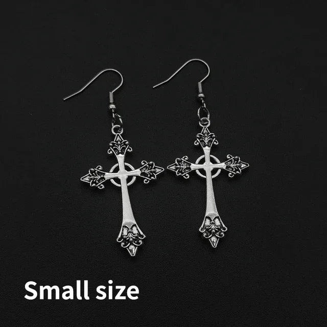 大きなディテールの赤い十字ドリルペンダントジュエルイヤリングシルバーカラートーンゴシックパンクジュエリーファッションチャームステートメント女性ギフト