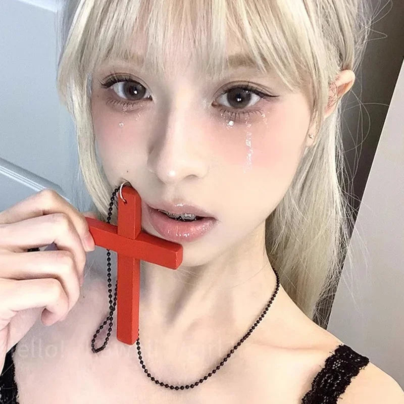 2025年新作　クールパンクゴシックウッドクロスペンダントネックレス　レディース　メンズ　ヴィンテージ　ブラック　ホワイト　ヒップホップ　Y2Kネックレス　パーティージュエリーギフト