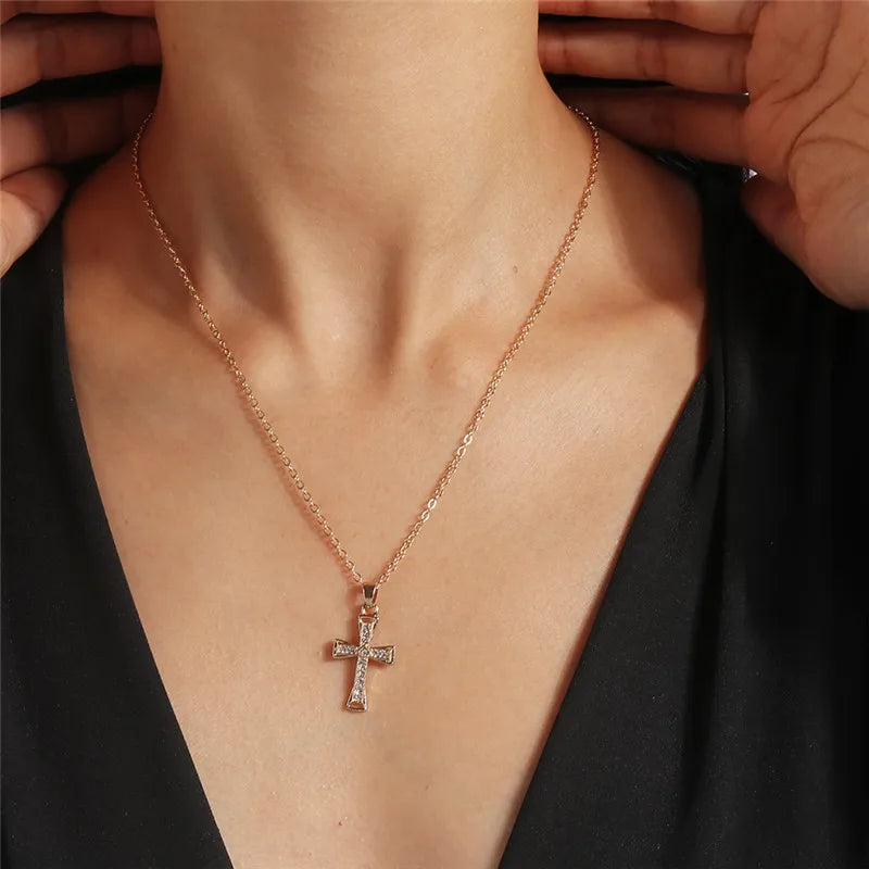 ファッションクロスネックレス レディース メンズ ゴールド シルバーカラー 眩しいクリスタル イエス十字架ネックレス クリスチャンジュエリー 卸売