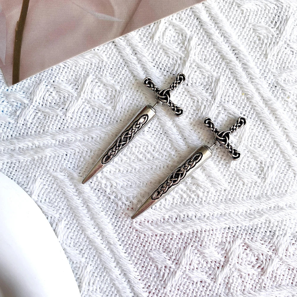 レトロゴスクロスロングソードレディースメンズダングルイヤリングラグジュアリー絶妙なダガーメタルピアスイヤースタッドジュエリーアクセサリーギフト