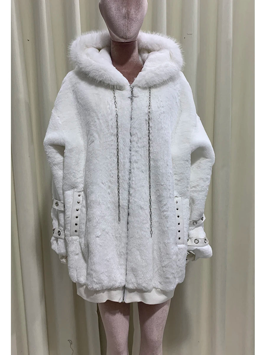 マウロイカルディ 秋冬 オーバーサイズ 暖かい ソフト ホワイト フェイクファーコート レディース フード付き 原宿系 ファッション ふわふわ ジャケット ストリートウェア 2025