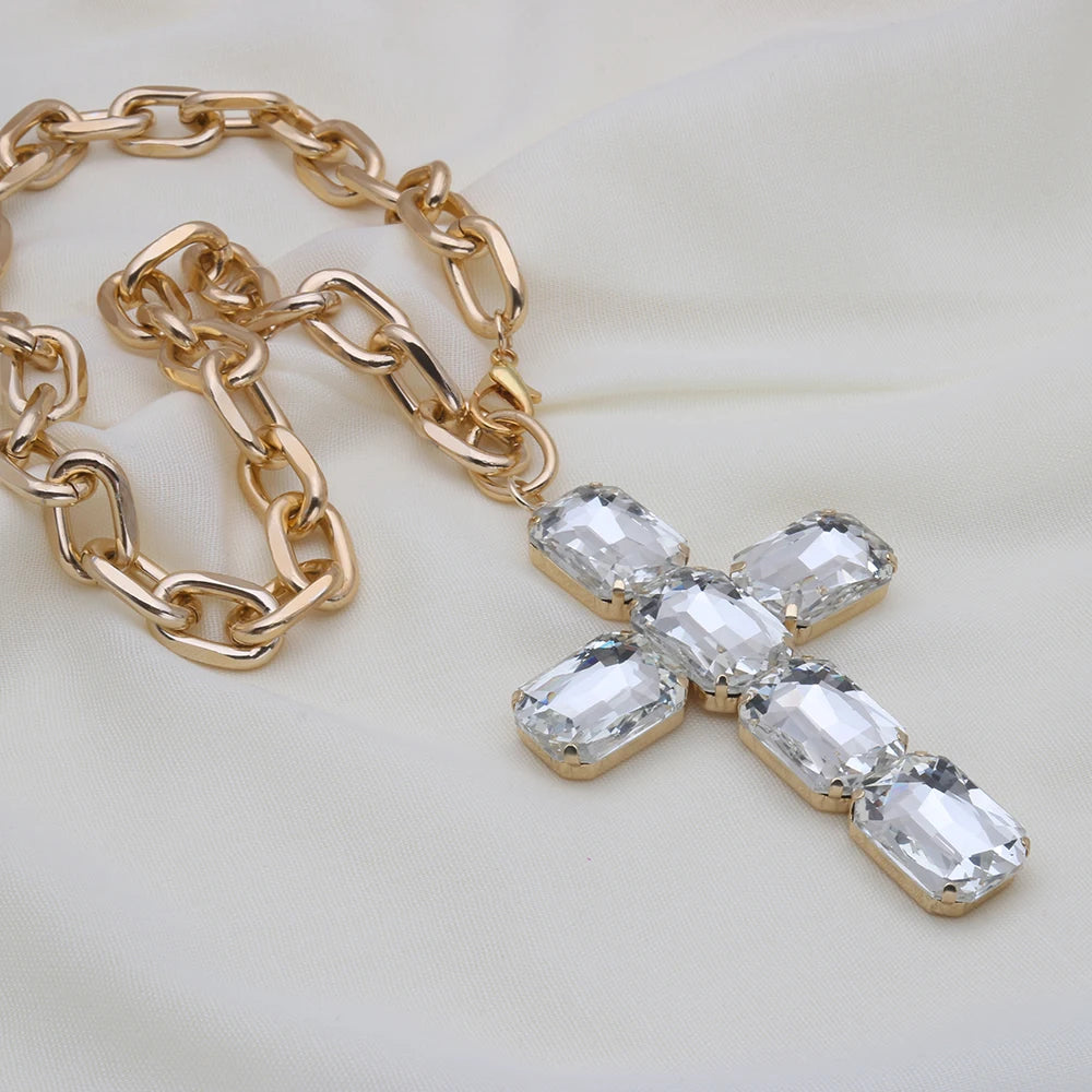 ファッショナブルで誇張された大きなガラスのクロスネックレスペンダント、豪華なクリスマスギフトジュエリー