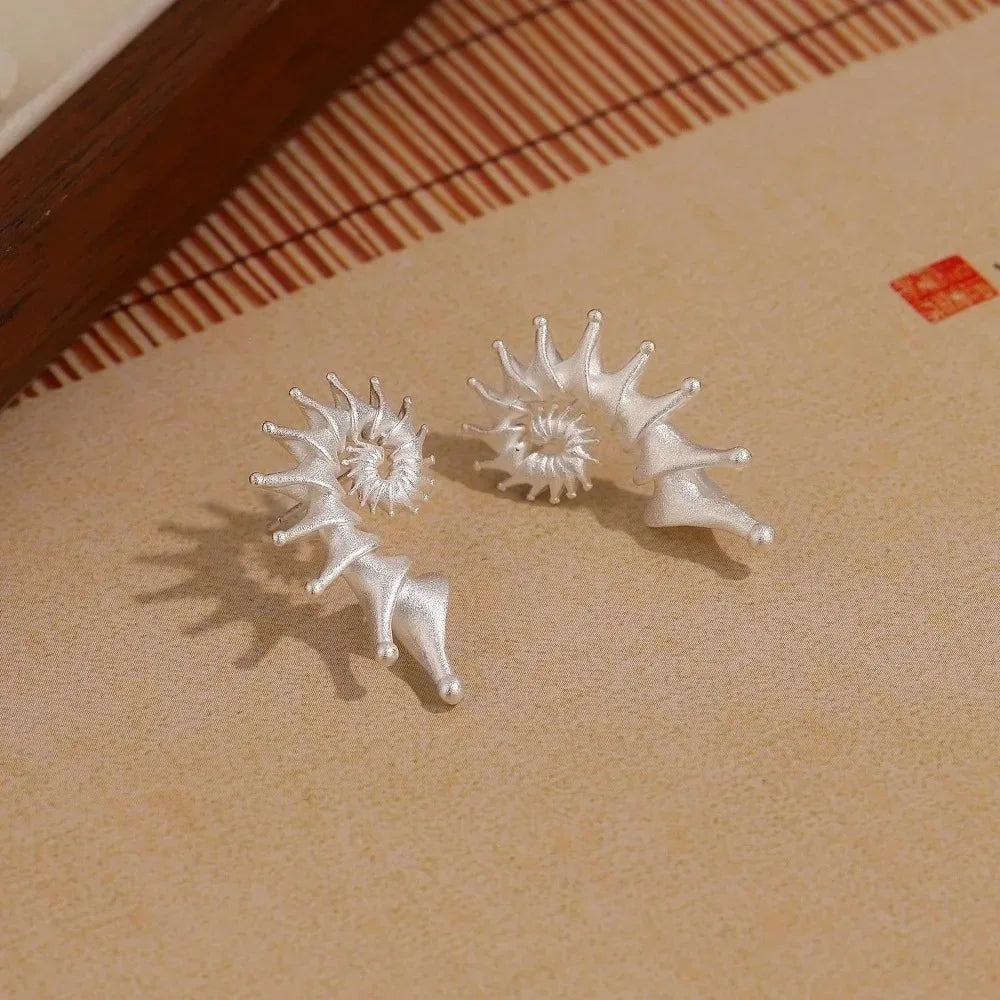 New Gothic Stereo Conch Personality Ancient Silver Stud Earrings for Men Women Hallowmas Punk Jewelry Vacation Accessory Gift