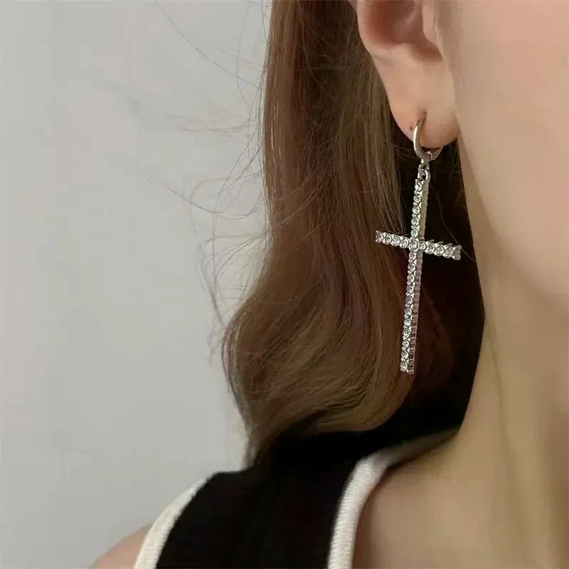 ファッションジルコンクリスタルクロスイヤリング レディース メンズ ゴシック パンク ヒップホップ イエス十字架ダングルイヤリング クリスチャンパーティージュエリー