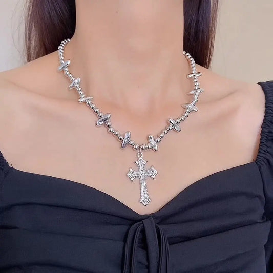 ヨーロッパとアメリカのエイリアンパールクロスネックレス、男女兼用、ヒップホップ、ニッチデザイン、鎖骨チェーン、多用途アクセサリー