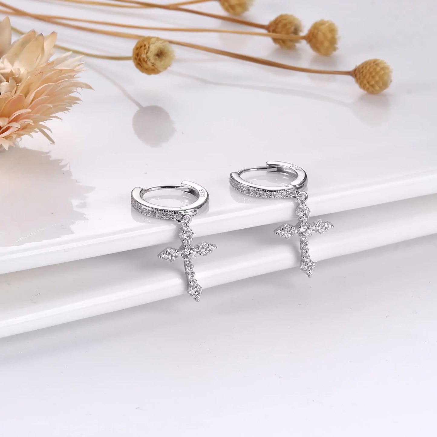 Fansilver 925スターリングシルバー クロスイヤリング レディース メンズ 華奢なCZハギーフープイヤリング アイスアウトクロスダングルイヤリング ボックス付き