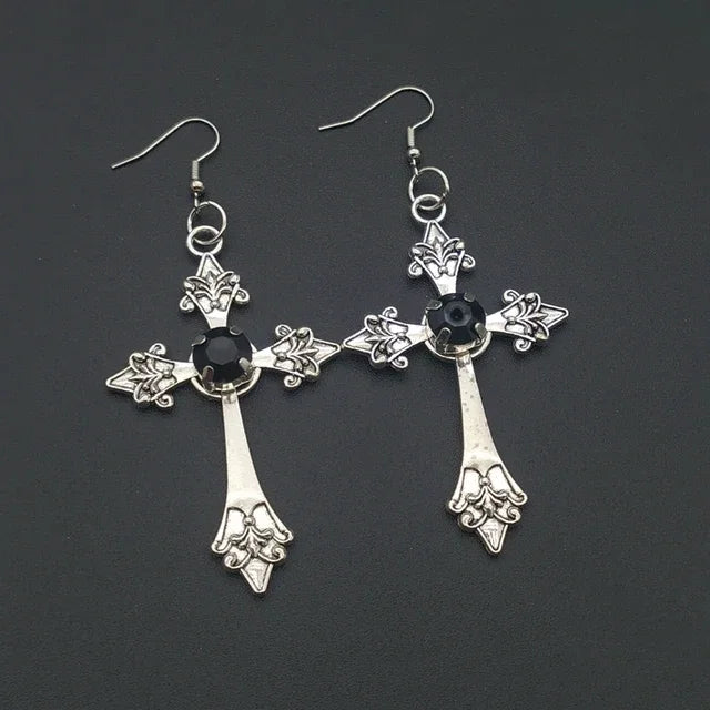 大きなディテールの赤い十字ドリルペンダントジュエルイヤリングシルバーカラートーンゴシックパンクジュエリーファッションチャームステートメント女性ギフト